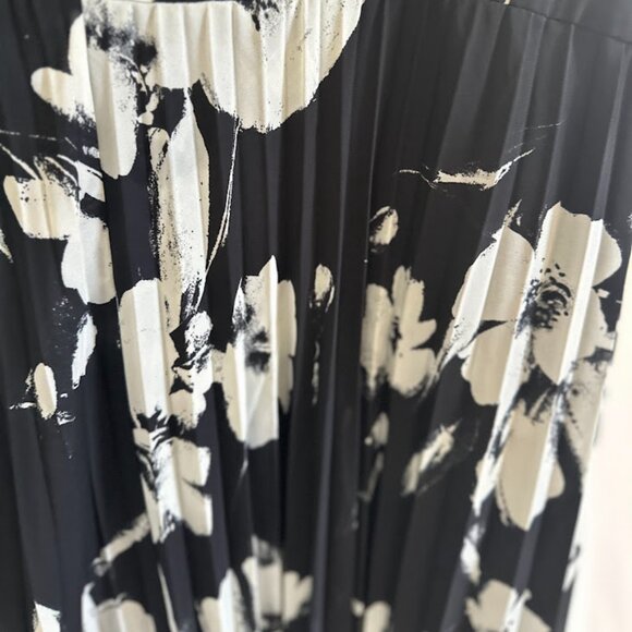 Jessica Howard Black/White Floral Maxi 24W - Picture 12 of 12